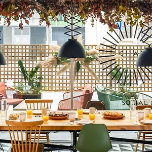 ** Hotel Ibis Plaza Glòries 22@ Espanha